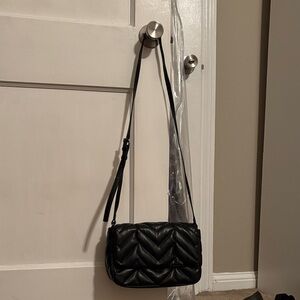 Elegant Black Simply Vera quilted Shoulder Bag